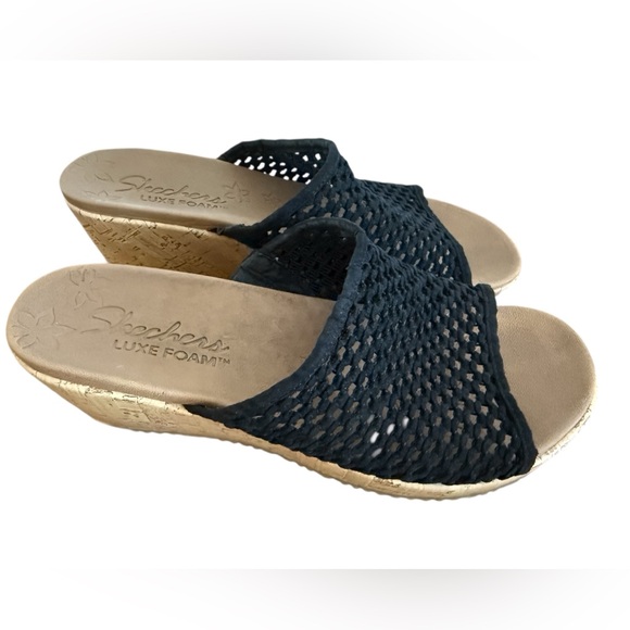 Skechers Shoes - Skechers Luxe Foam Wedge Sandals, size 8.5 Black